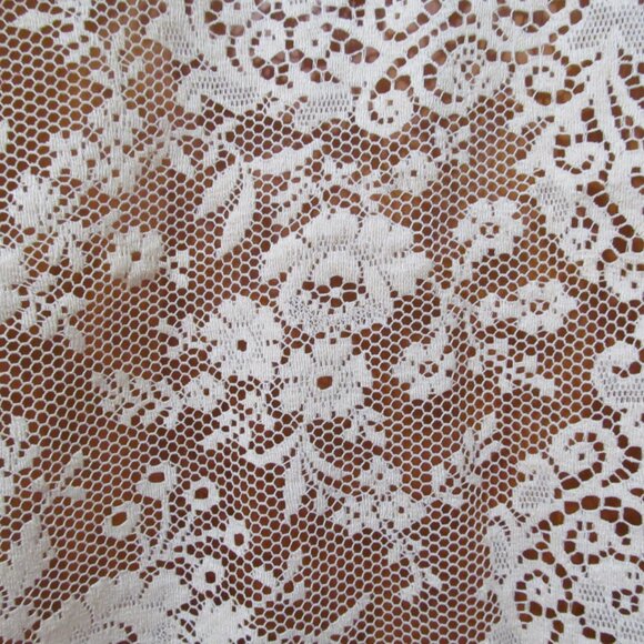 Floral Lace Tablecloth ~ Beige Lace Rectangle 87 x 65 ~ Beautiful! - Picture 4 of 16